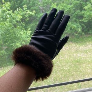 Brown shawl with faux fur and matching gloves, petite hands. Shawl, “one size”